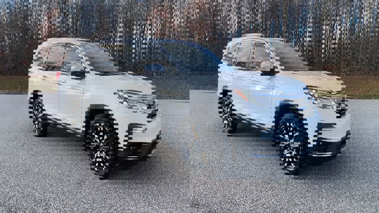 2020 Honda Pilot Touring photo 2