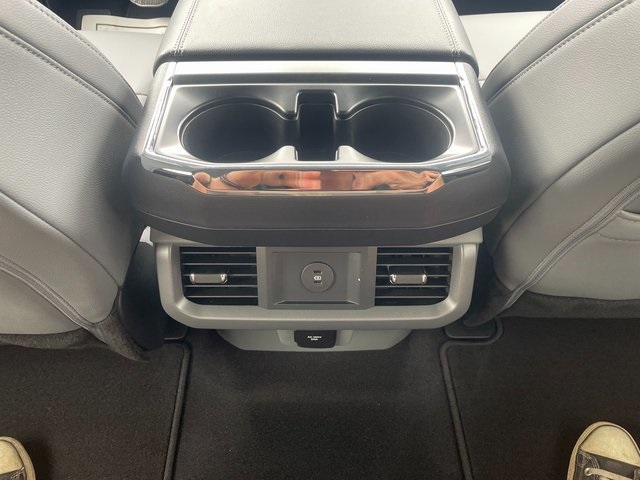 2025 Ford F-150 Lightning Lariat photo 10