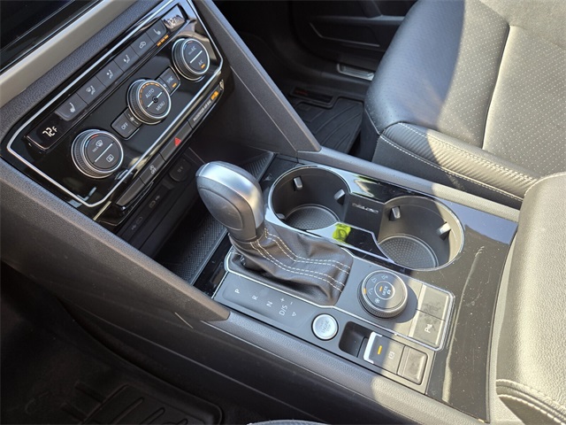 2022 Volkswagen Atlas Cross Sport V6 SEL R-Line photo 21