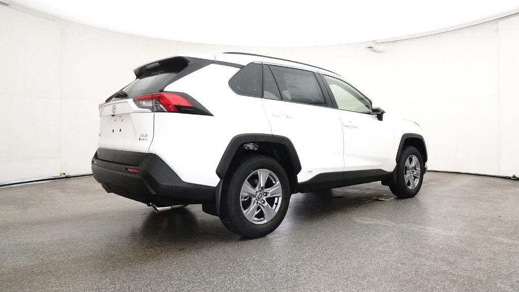 2025 Toyota RAV4 Hybrid XLE photo 17