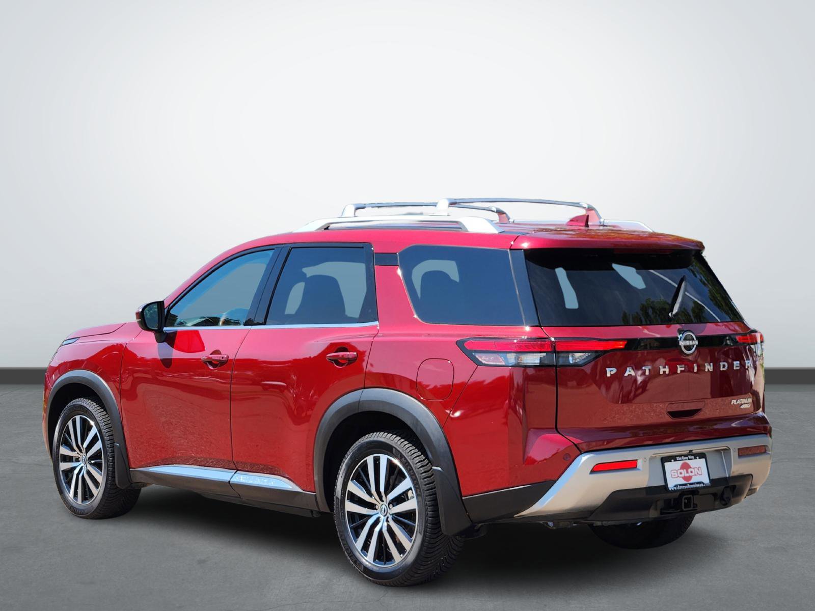 2023 Nissan Pathfinder Platinum photo 3