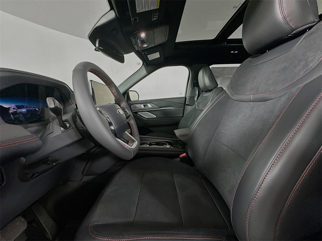 2025 Ford Explorer ST photo 11