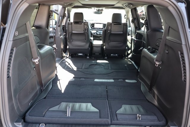 2026 Chrysler Pacifica Limited S Appearance photo 35
