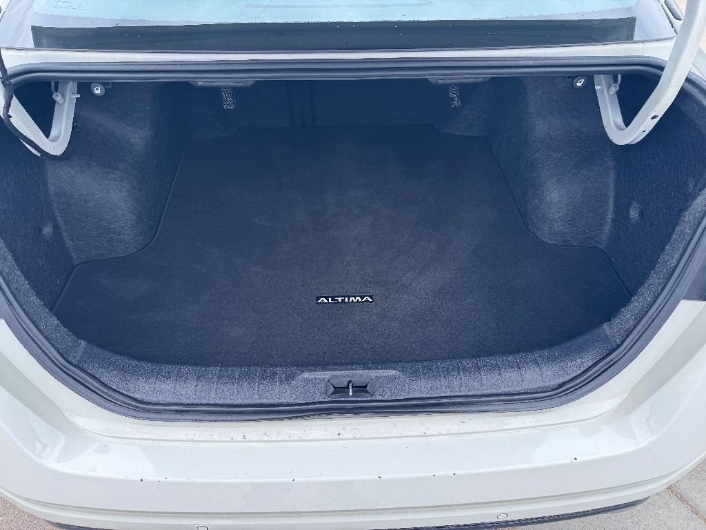 2023 Nissan Altima 2.5 SR photo 14