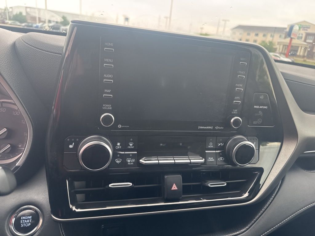 2022 Toyota Highlander XLE photo 11