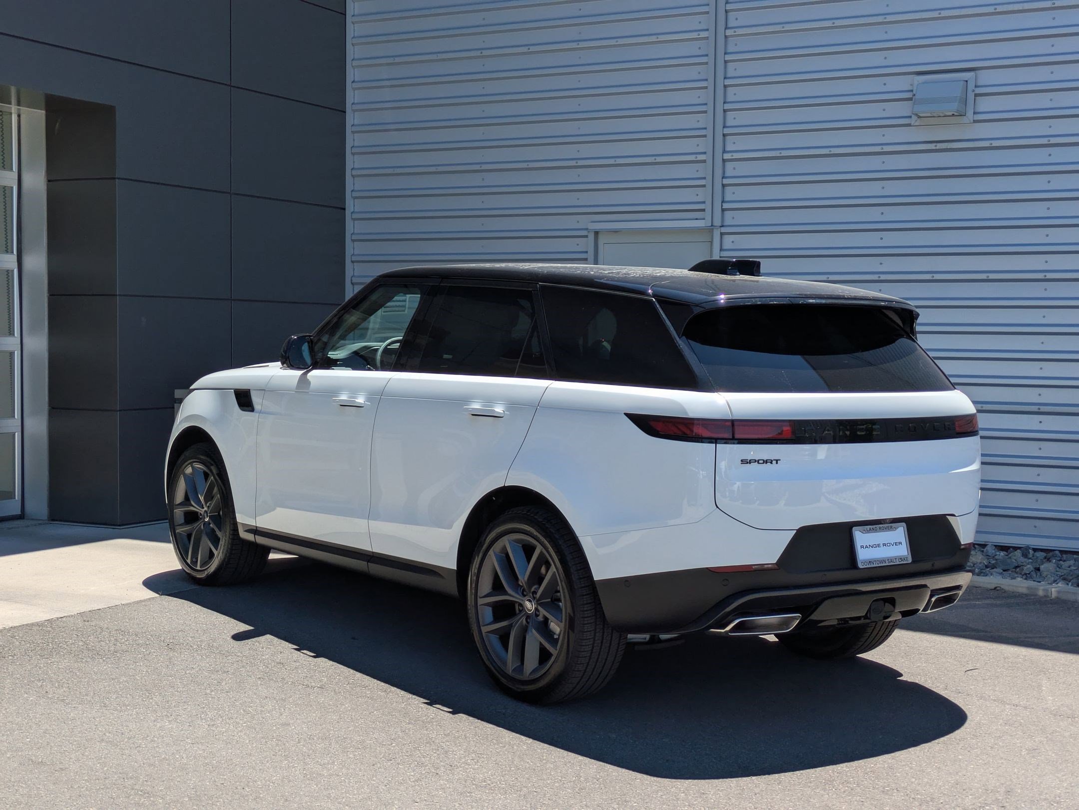 2025 Land Rover Range Rover Sport SE photo 3