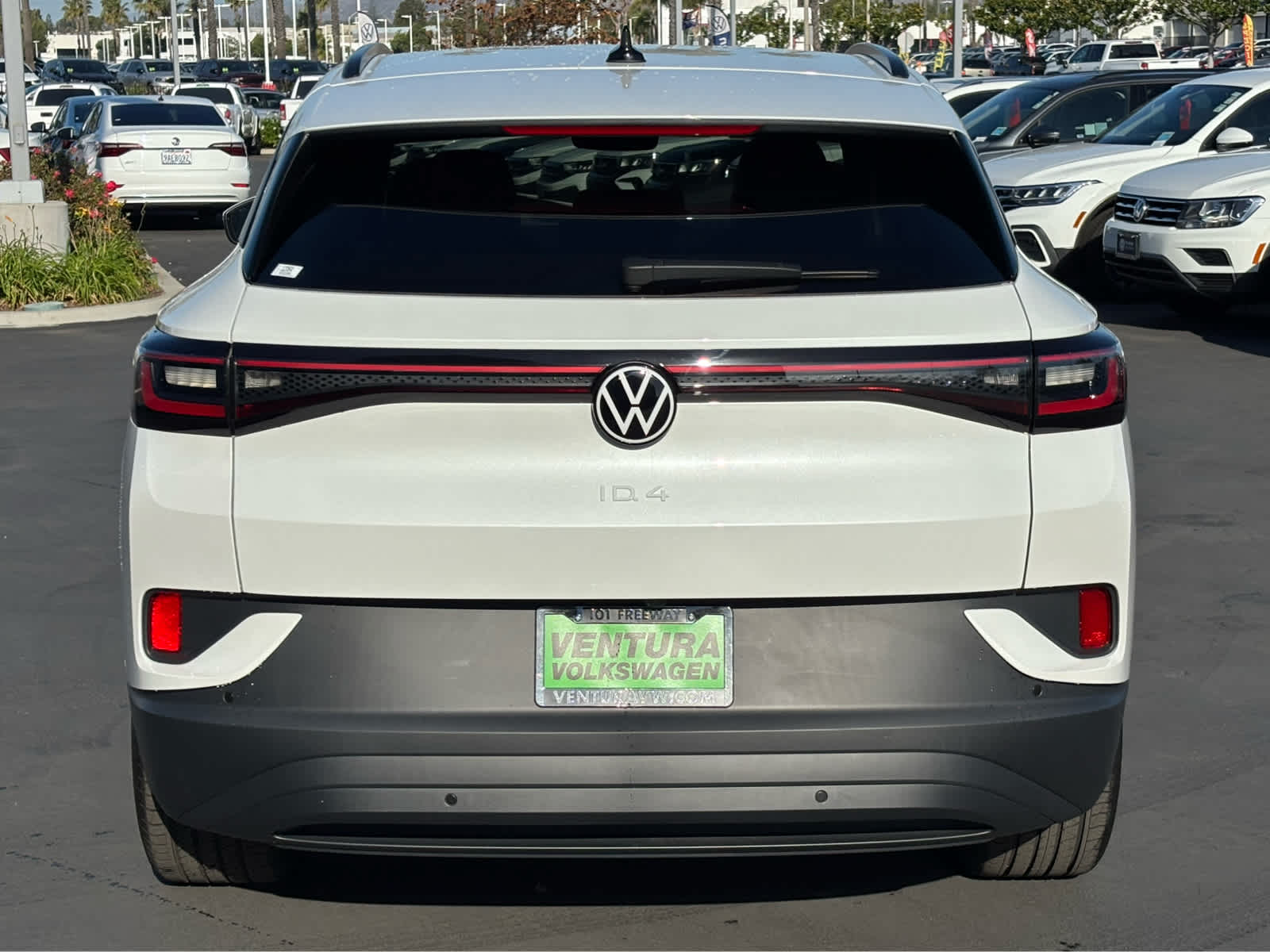 2025 Volkswagen ID.4 Pro photo 4