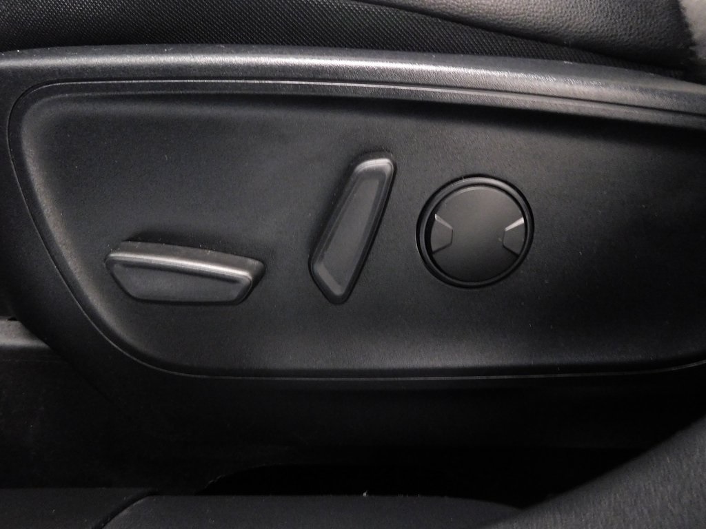 2020 Ford Escape Titanium photo 18