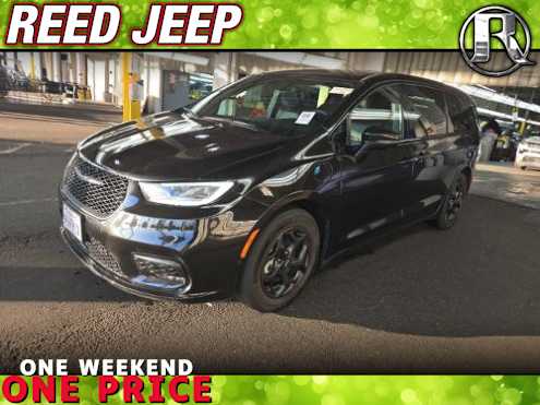 2022 Chrysler Pacifica Hybrid Touring L's photo