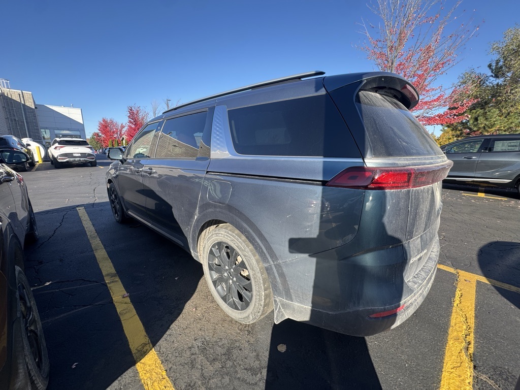 2024 Kia Carnival SX photo 3