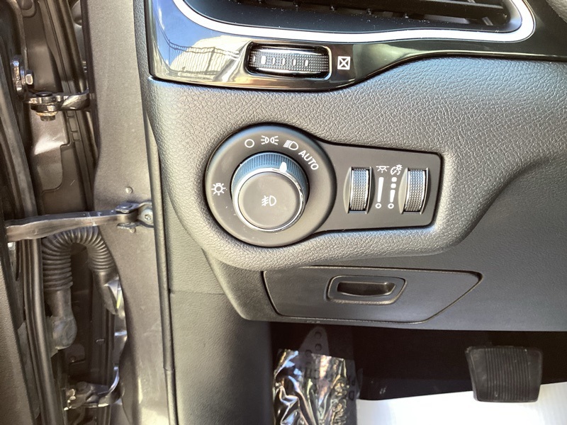 2020 Jeep Cherokee Altitude Sport photo 29