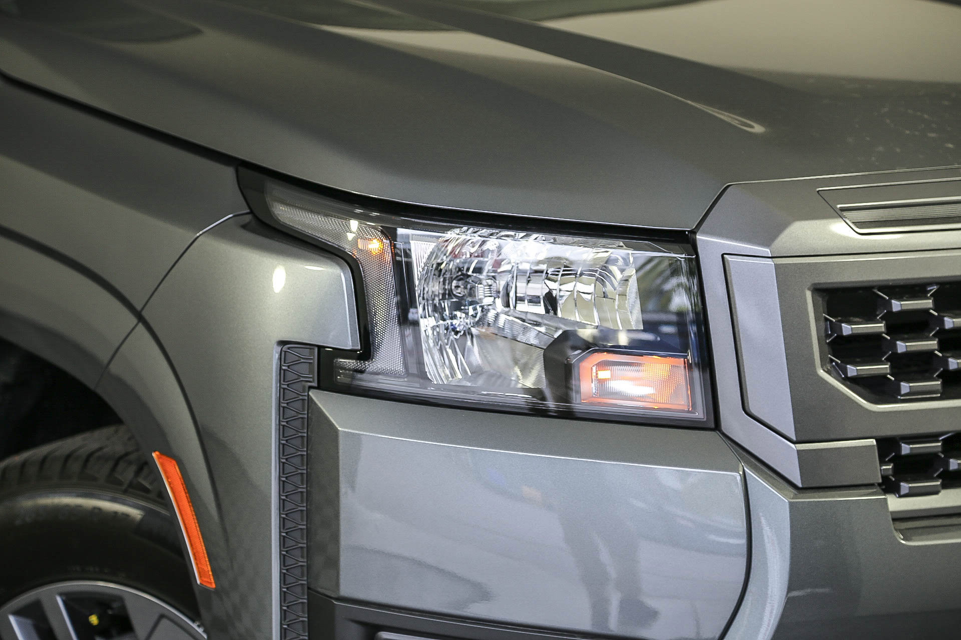 2025 Nissan Frontier SV photo 2