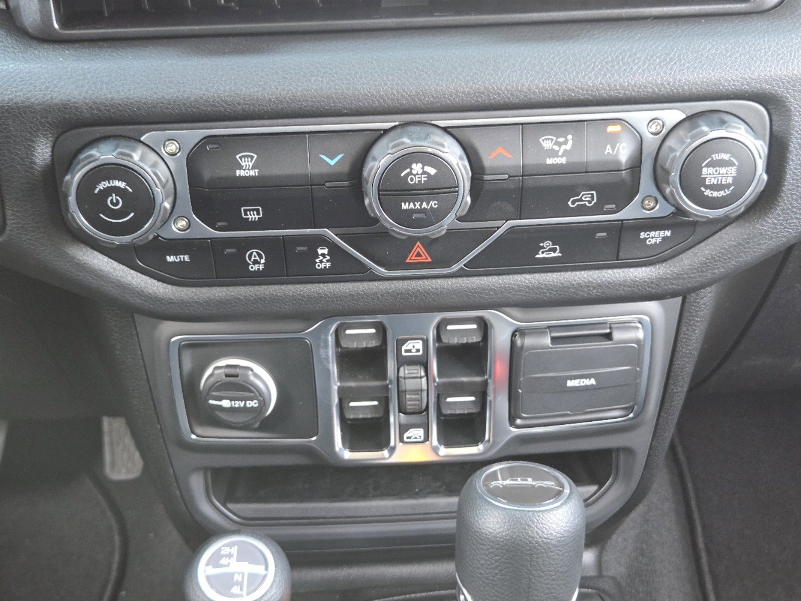 2025 Jeep Gladiator photo 14