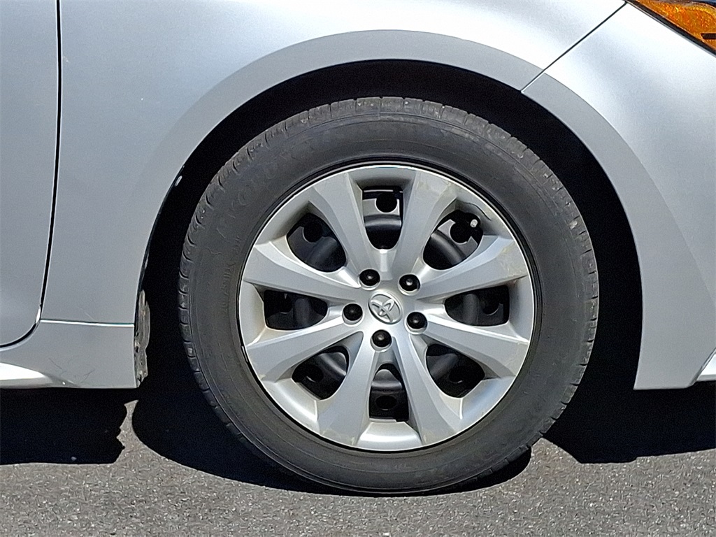 2020 Toyota Corolla LE photo 9
