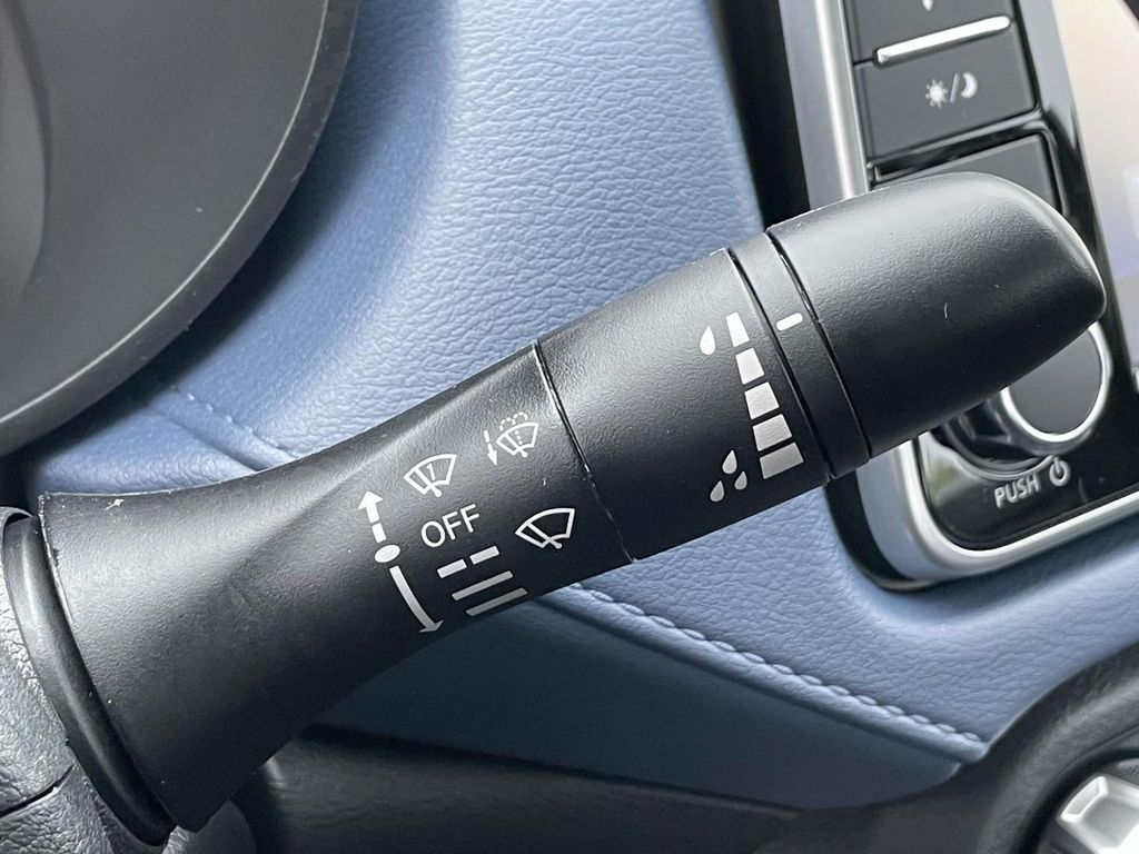2025 Nissan Versa SV photo 19