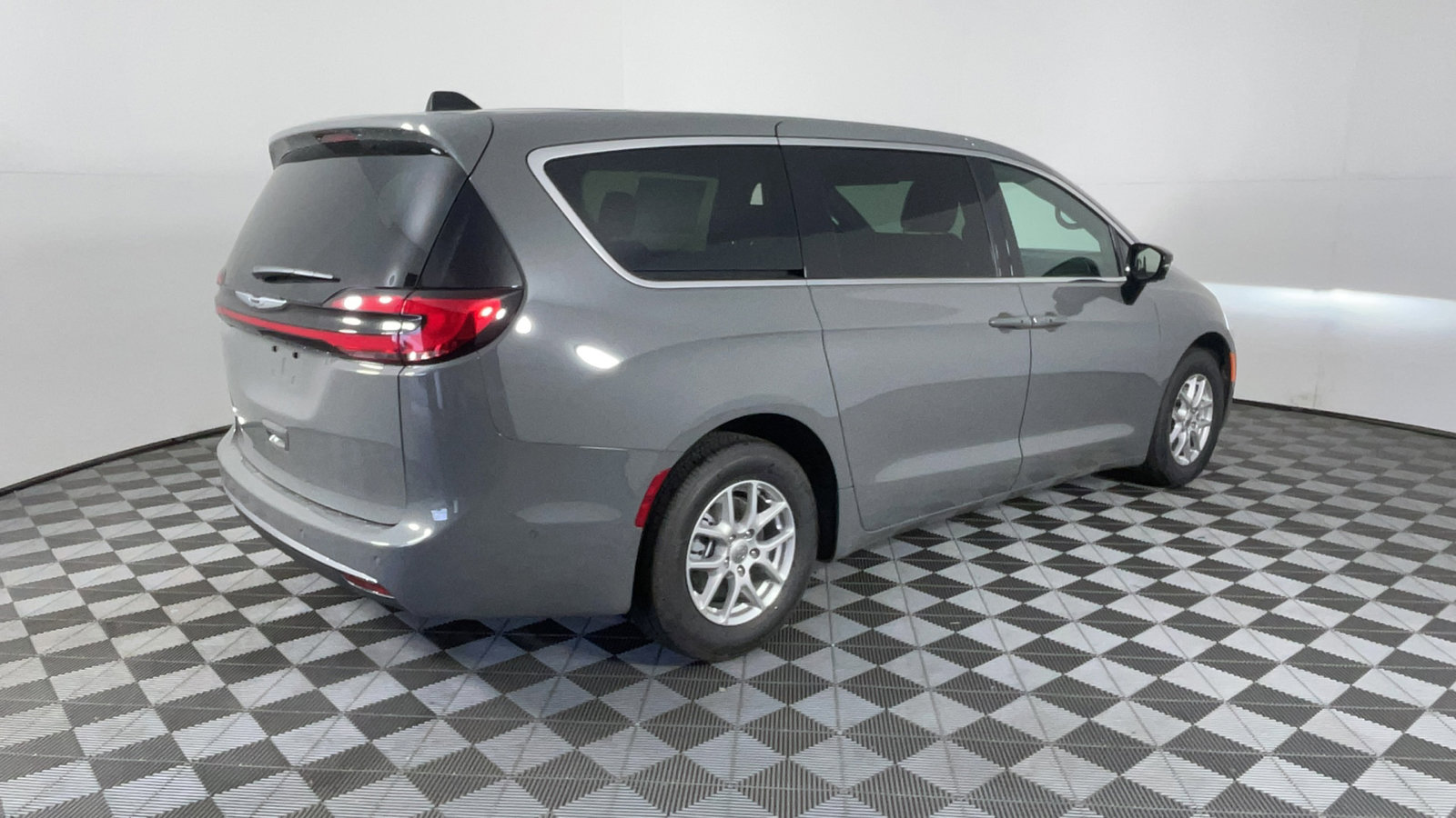 2025 Chrysler Pacifica photo 4