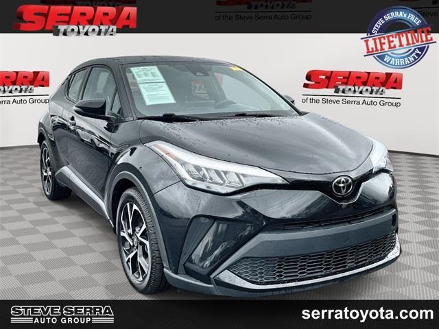 2022 Toyota C-HR XLE's photo