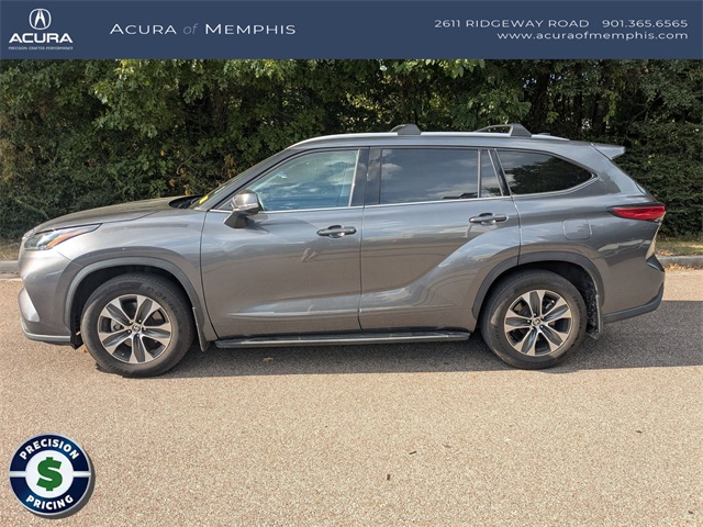 2022 Toyota Highlander XLE photo 2