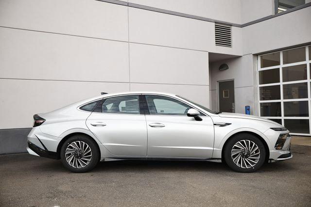 2025 Hyundai Sonata Hybrid SEL photo 3