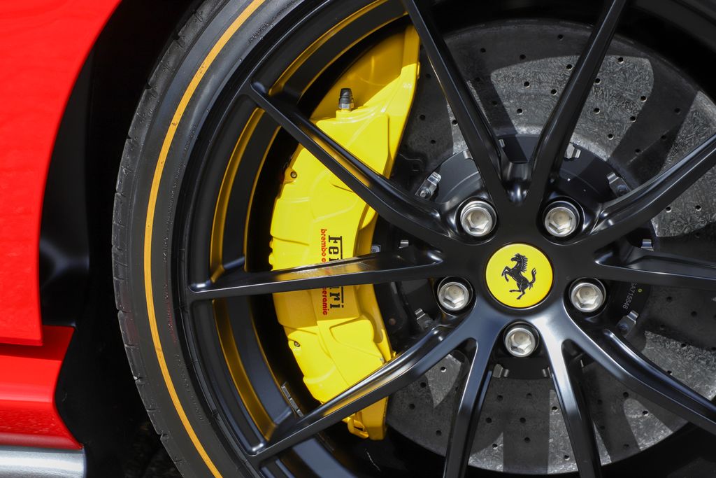2023 Ferrari 812 Competizione photo 13
