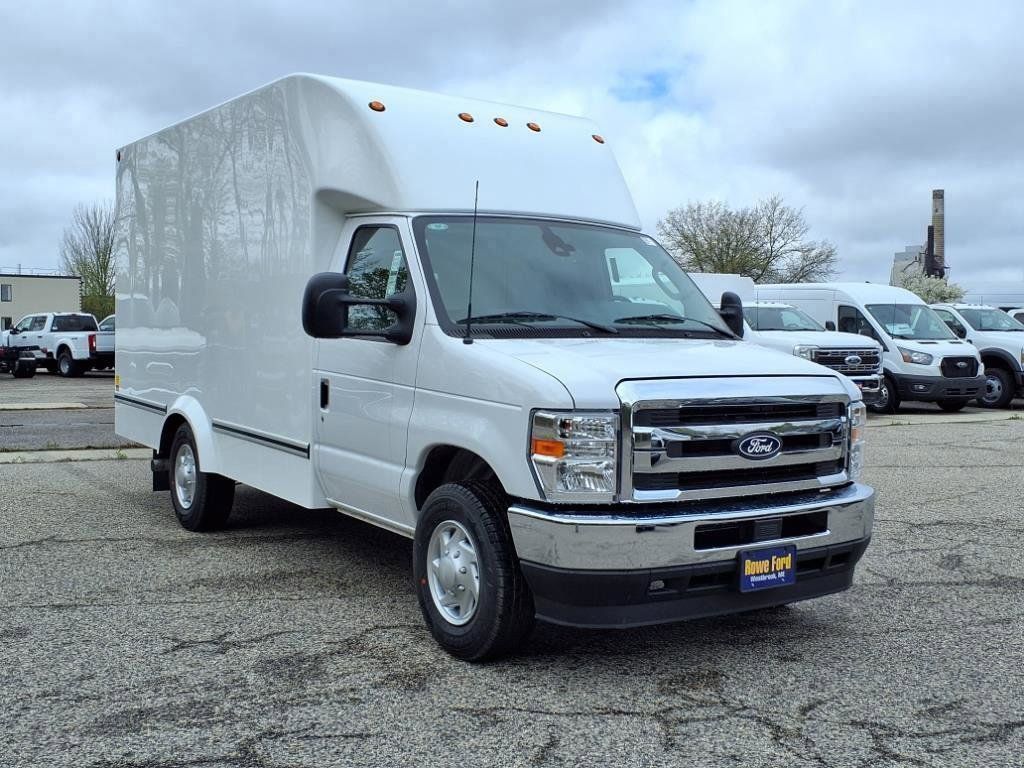 2026 Ford E-Series Cutaway Base's photo