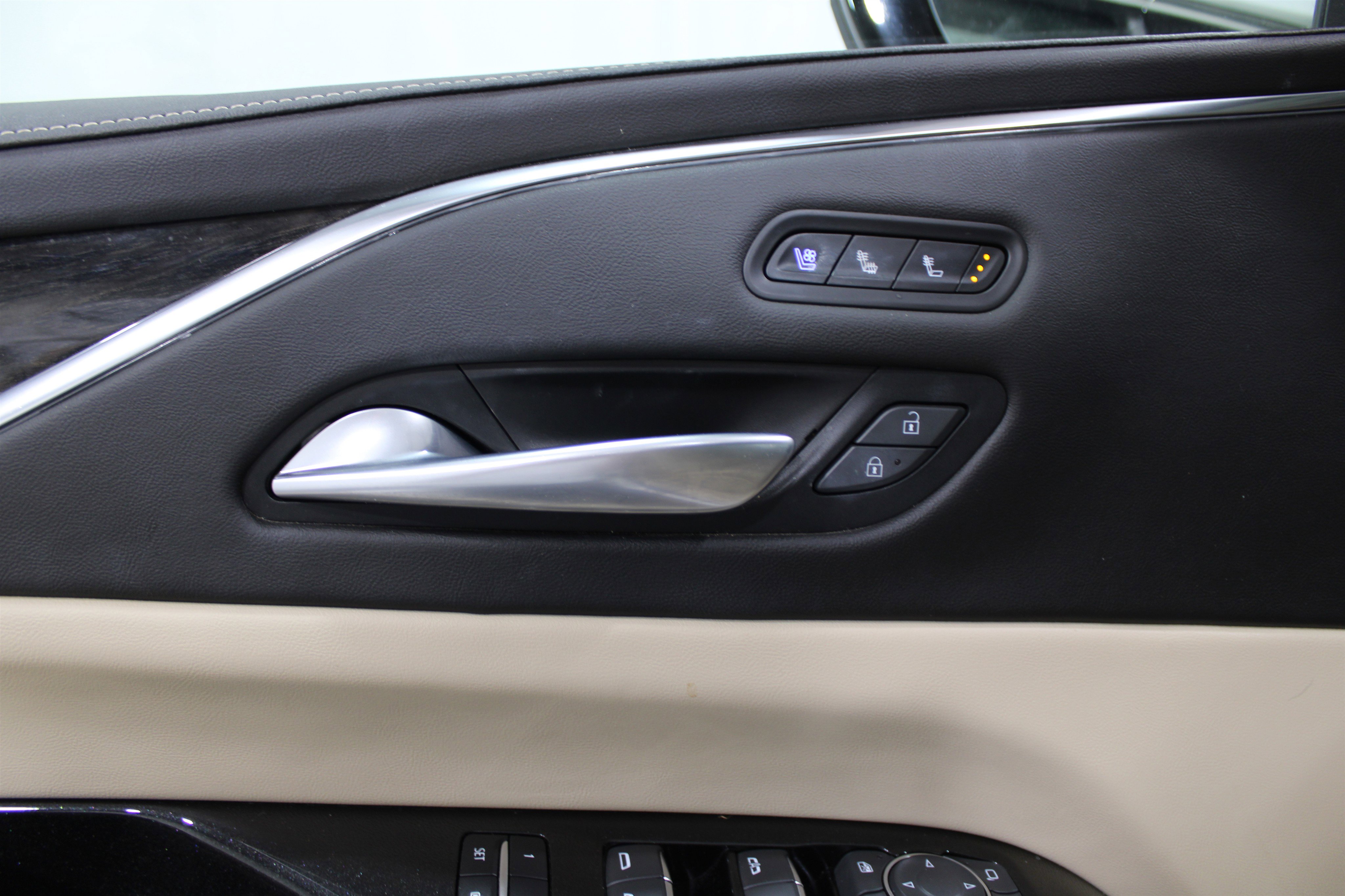 2023 Cadillac Escalade ESV Premium Luxury photo 8