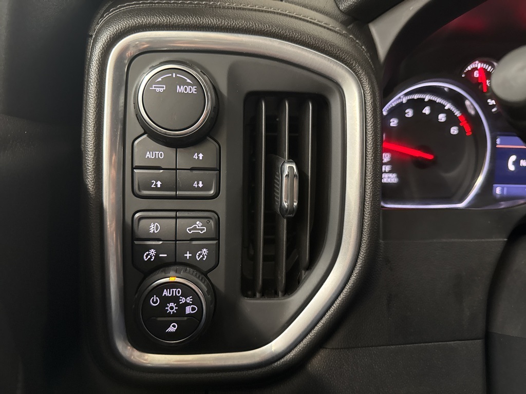 2020 Chevrolet Silverado 1500 RST photo 13