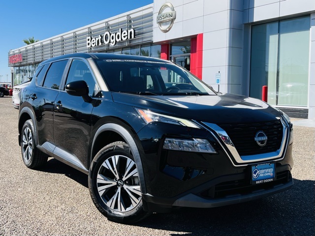 2022 Nissan Rogue SV's photo