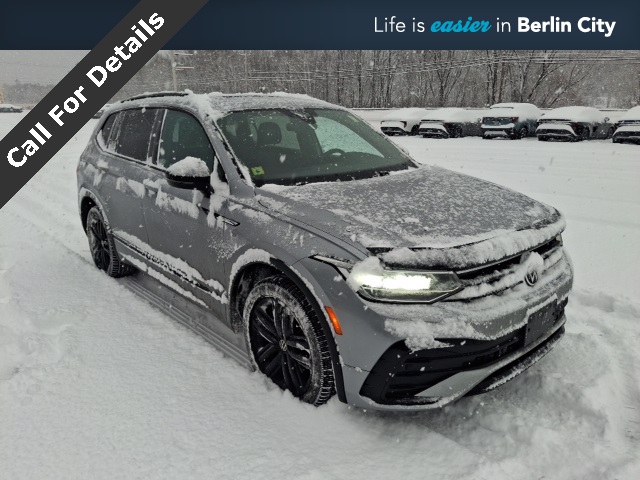 2022 Volkswagen Tiguan SE R-LINE BLACK's photo
