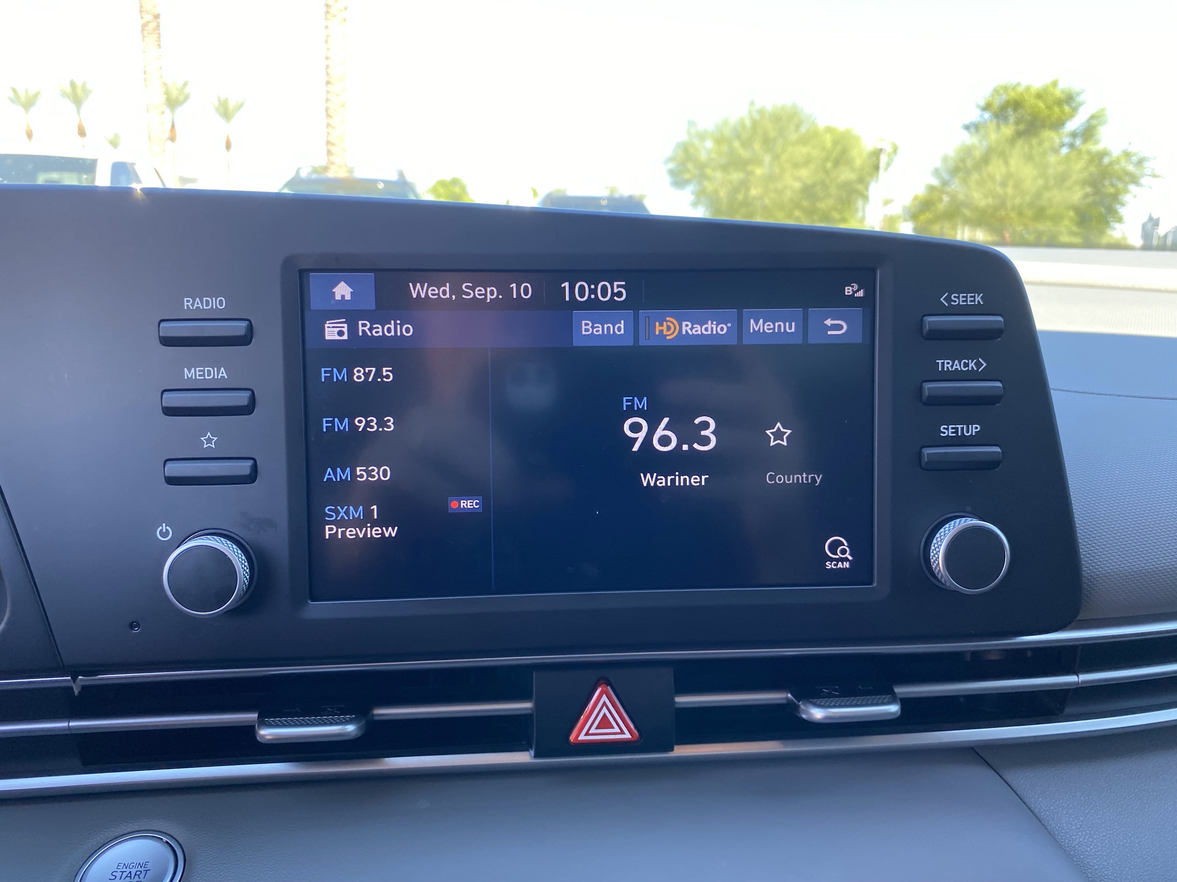 2023 Hyundai Elantra SEL photo 2