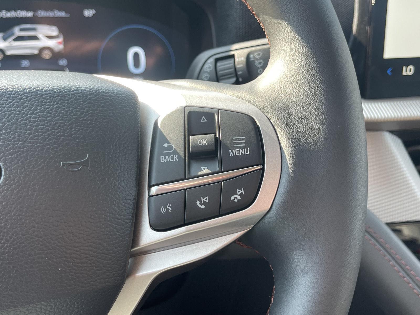 2025 Ford Explorer photo 27