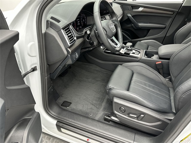2023 Audi Q5 45 S line Premium Plus photo 2