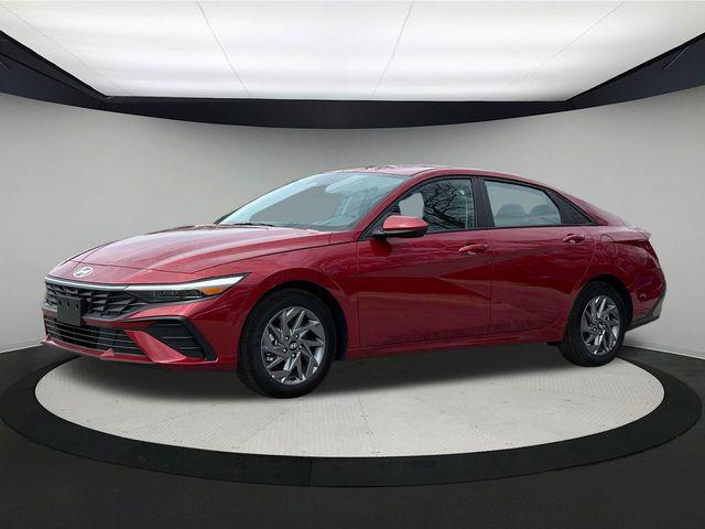 2024 Hyundai Elantra SEL photo 2