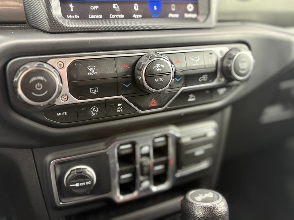 2022 Jeep Wrangler Unlimited Sahara photo 14