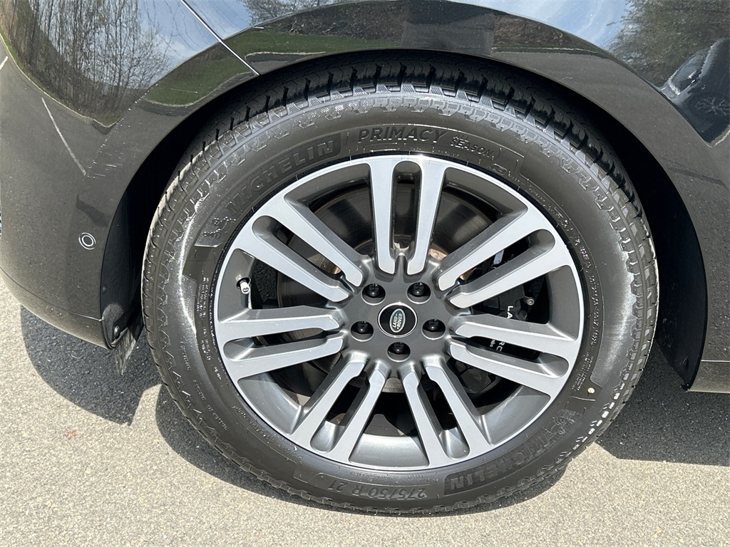2023 Land Rover Range Rover SE photo 7