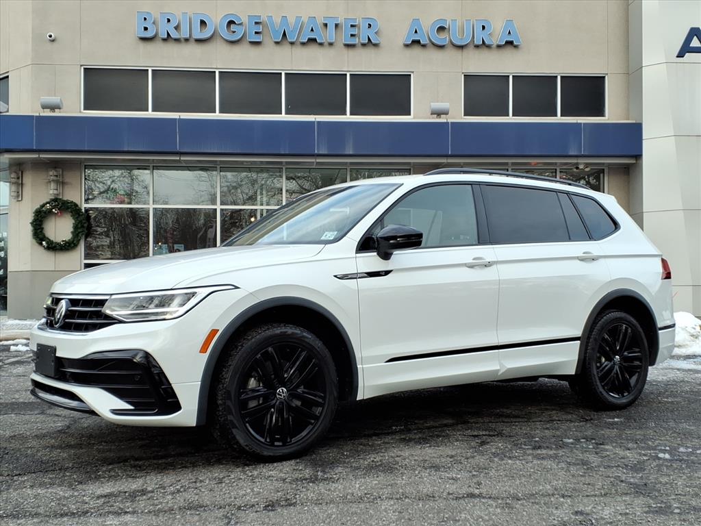 2022 Volkswagen Tiguan SE R-LINE BLACK's photo