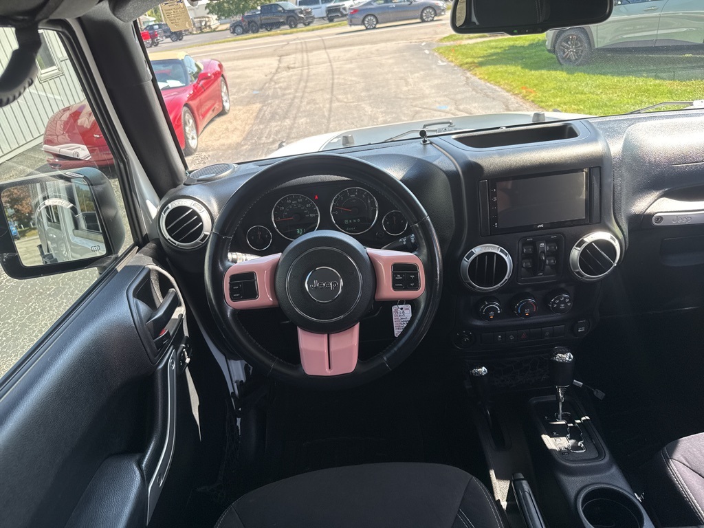 2015 Jeep Wrangler Unlimited Sahara photo 22