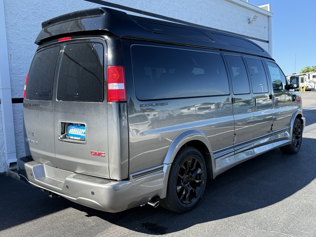 2025 Gmc Savana photo 3