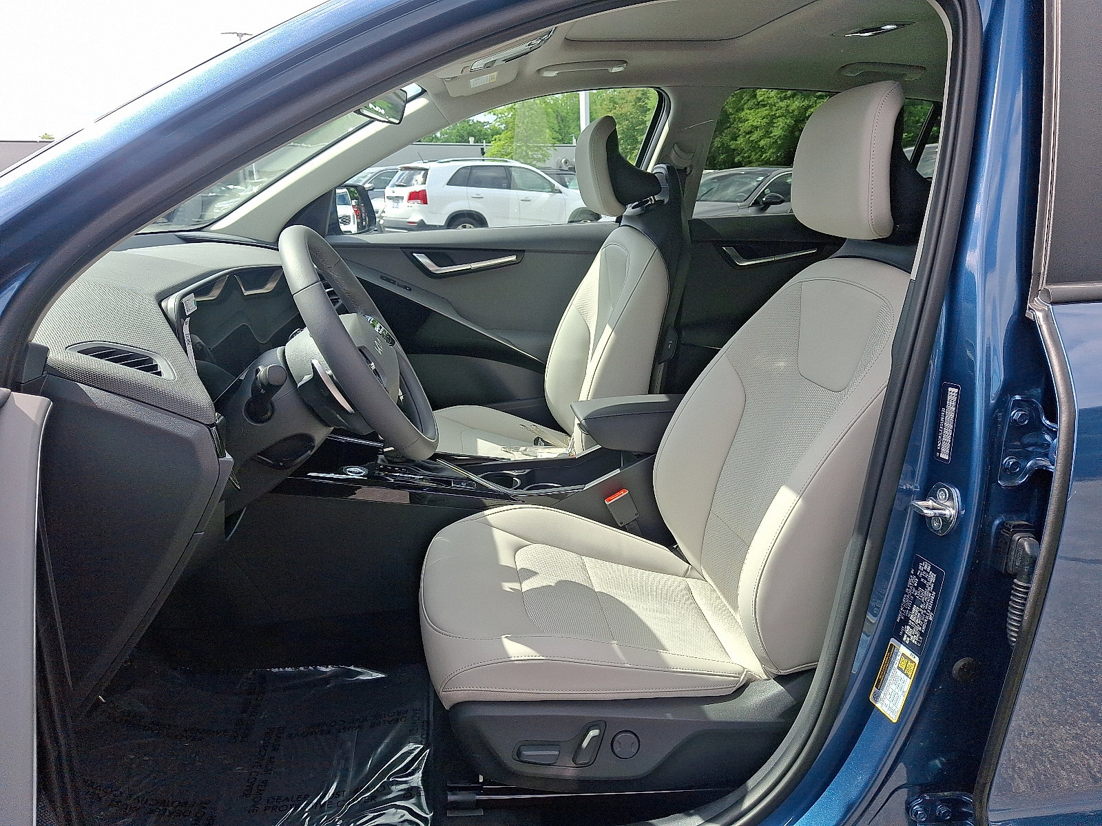 2025 Kia Niro EX Touring photo 6