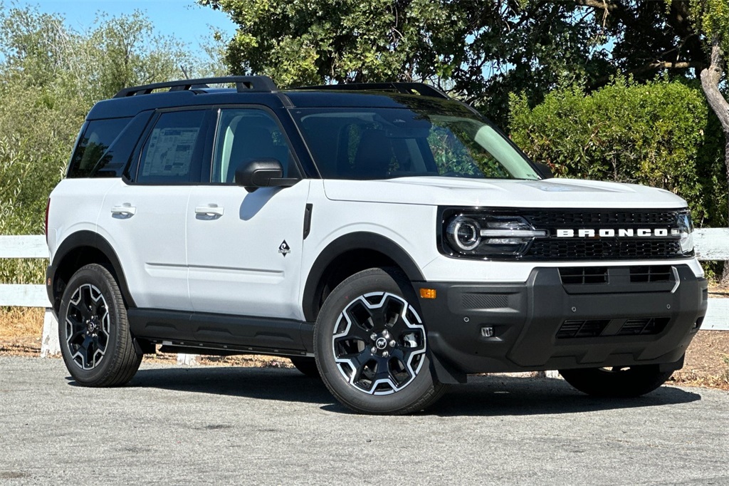 2025 Ford Bronco Sport Outer Banks photo 2