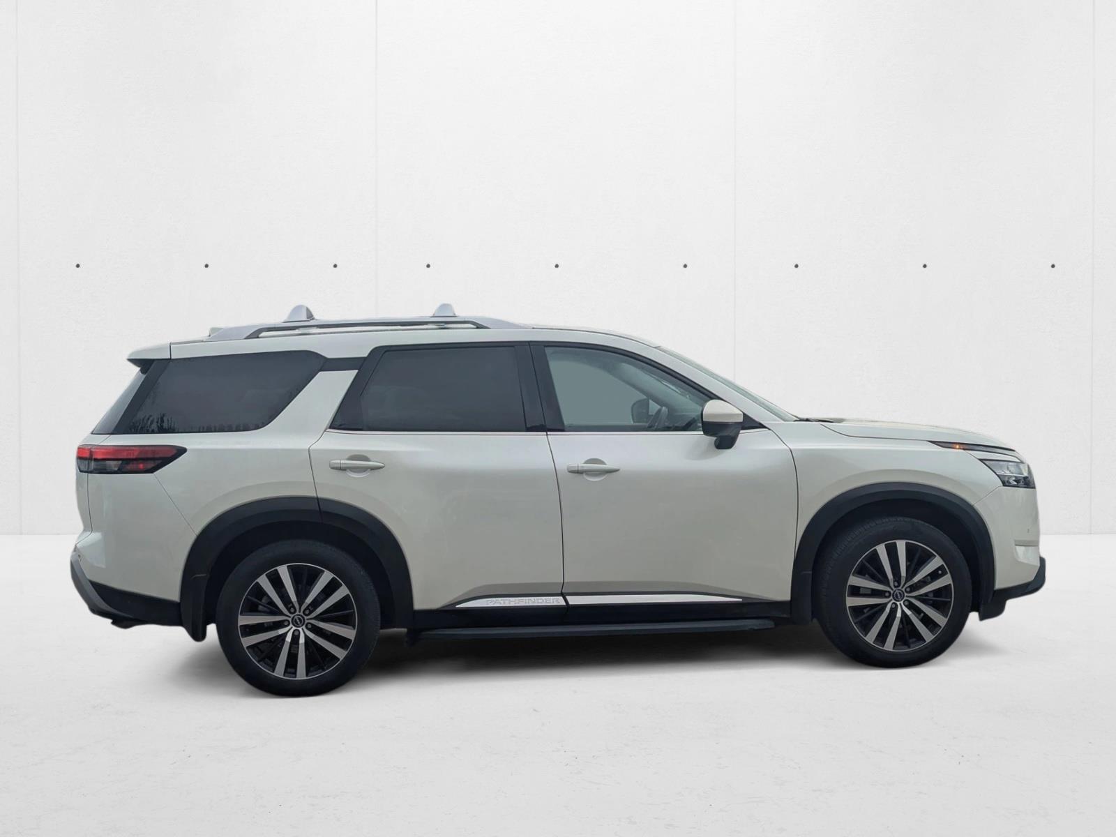 2023 Nissan Pathfinder Platinum photo 4