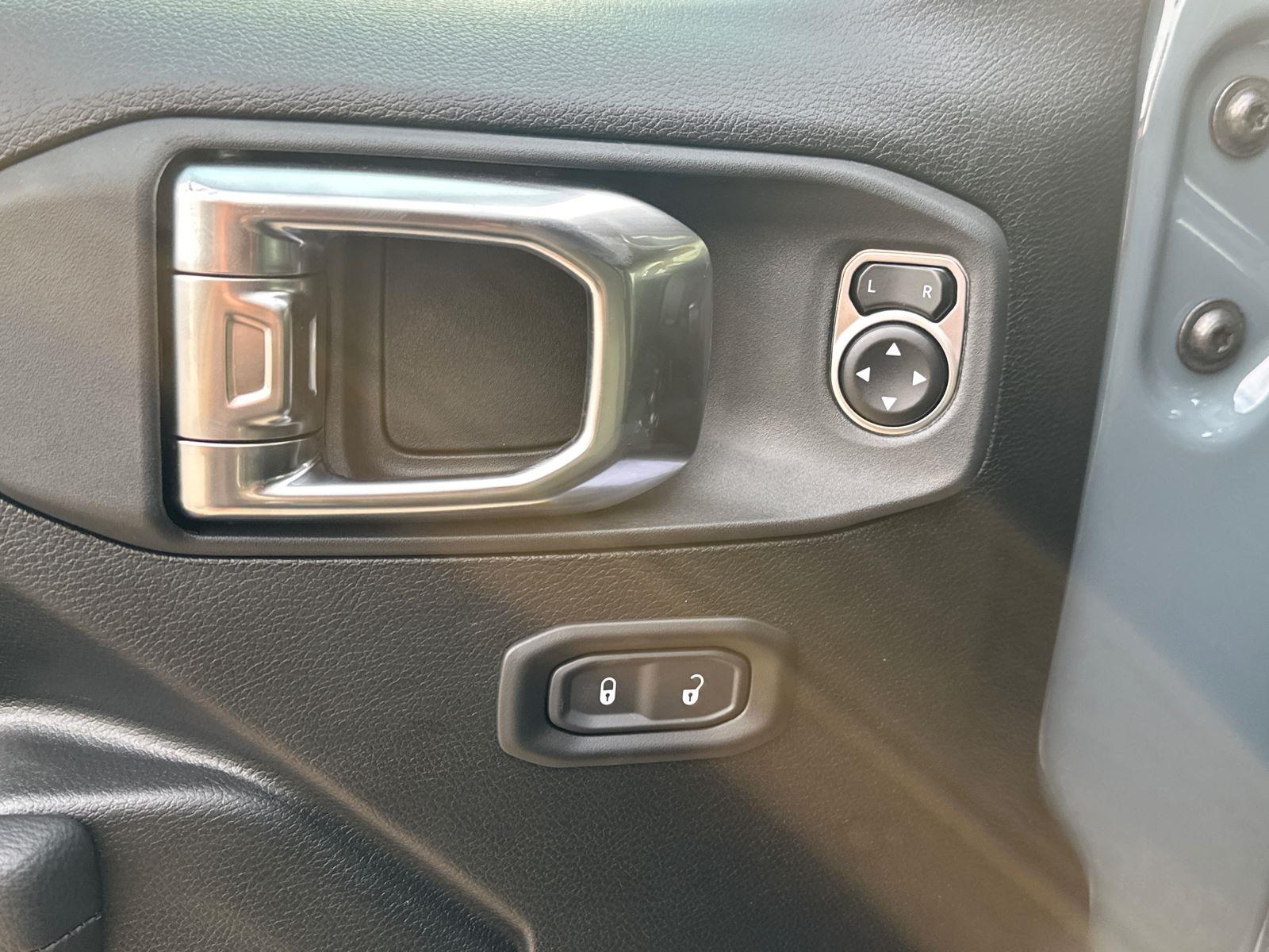 2025 Jeep Gladiator Sport S photo 10