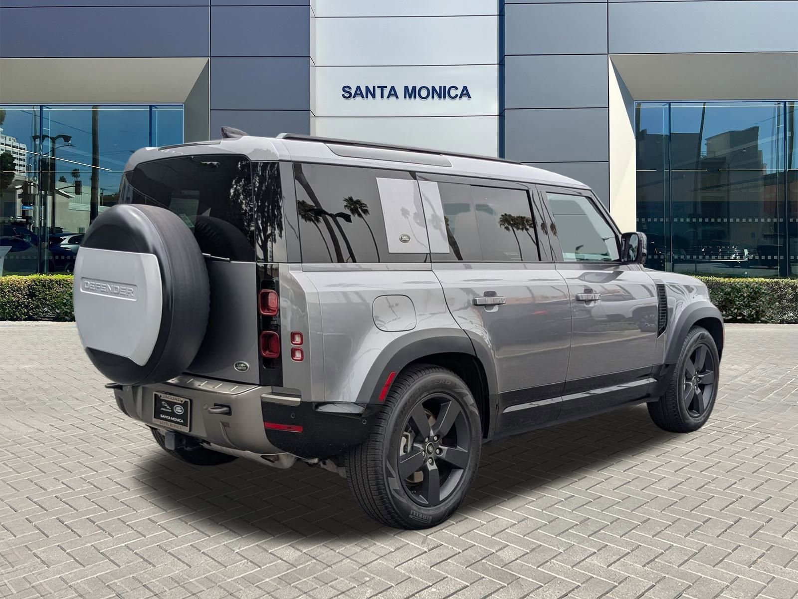 2022 Land Rover Defender X-Dynamic HSE photo 4