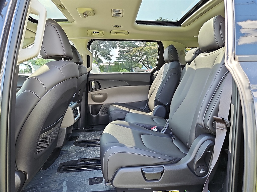 2026 Kia Carnival SX photo 3