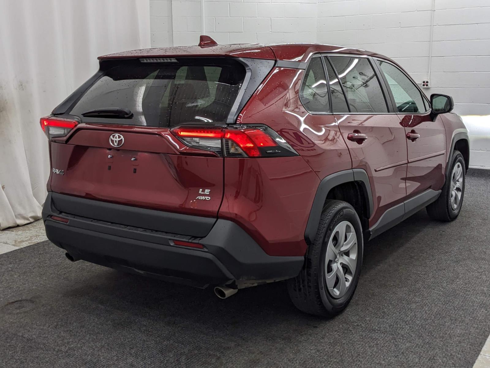 2023 Toyota RAV4 LE photo 2