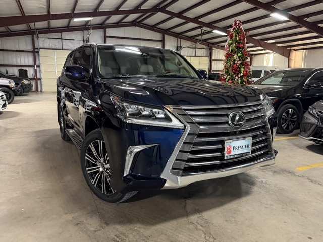 2019 Lexus LX 570's photo