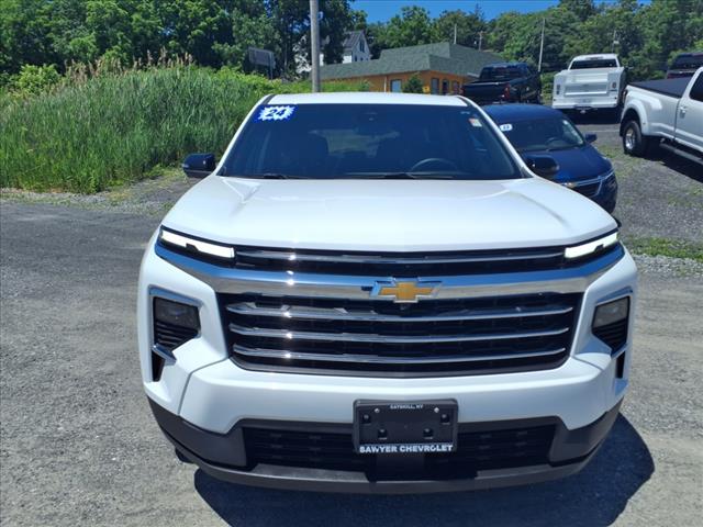 2024 Chevrolet Traverse photo 2