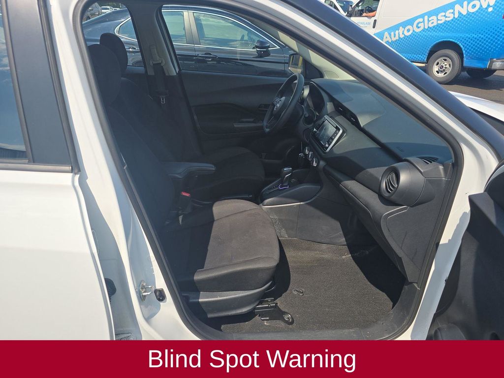 2024 Nissan Kicks S photo 4