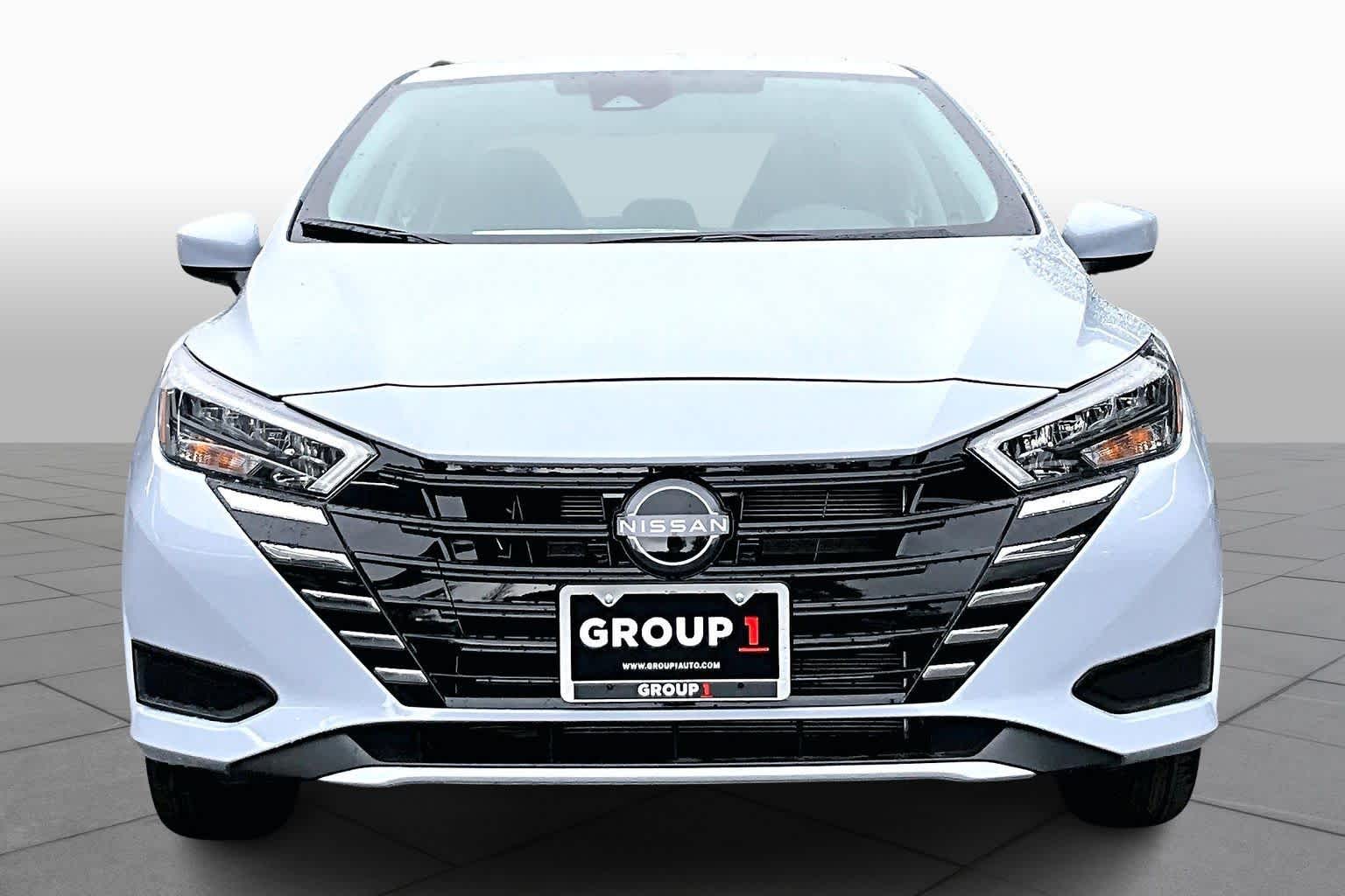 2025 Nissan Versa SV photo 3