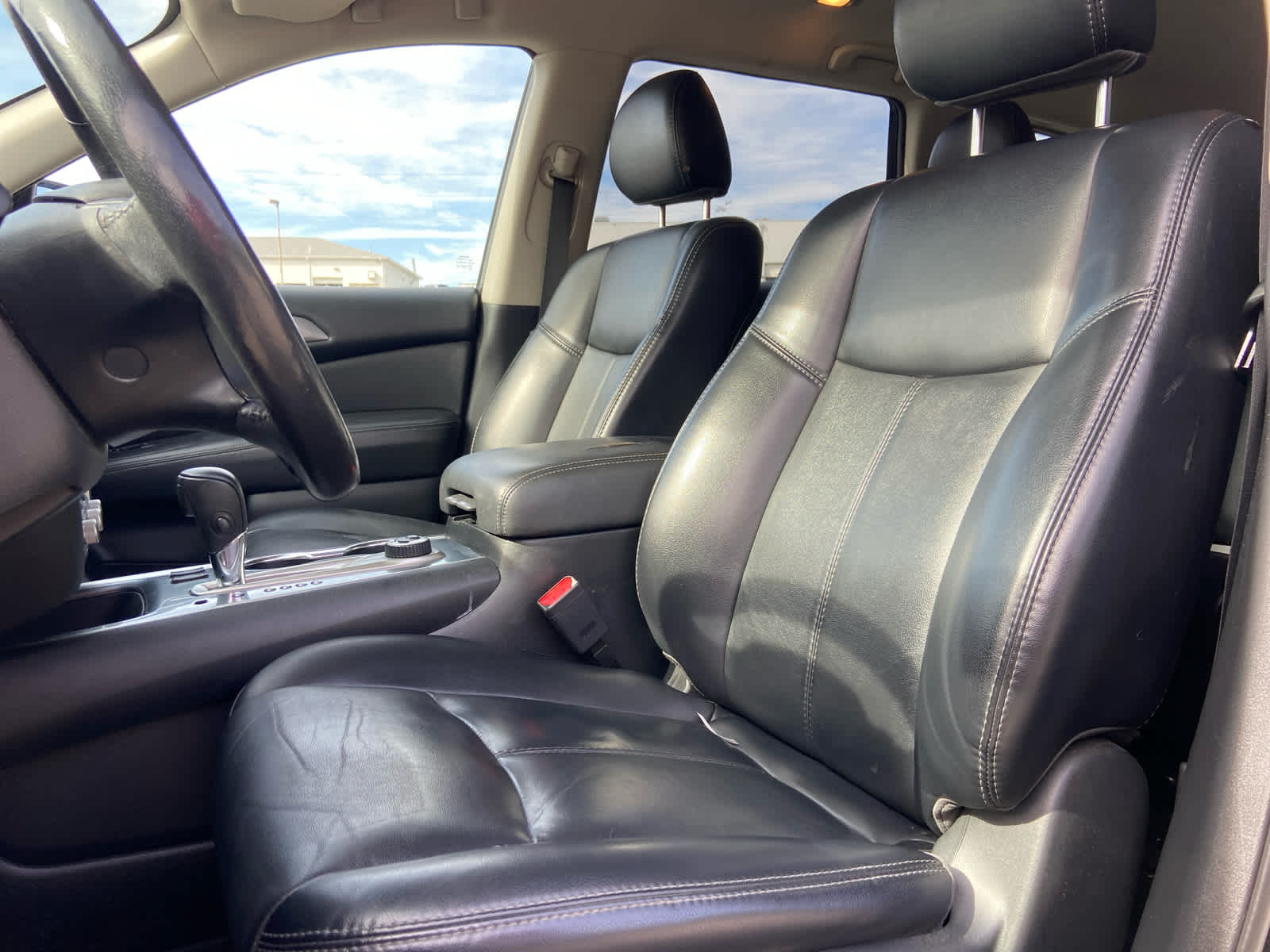 2019 Nissan Pathfinder SL photo 12